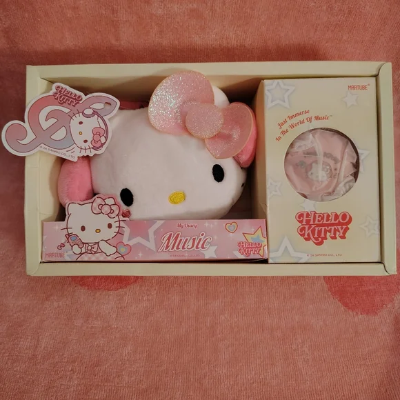 EXCLUSIVE - Hello Kitty x MarTube Earbuds Set - Picture 5 of 9